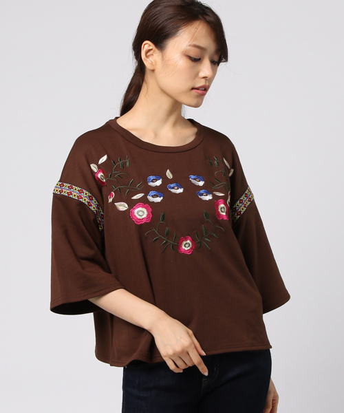 MERLOT（メルロー）の「刺繍クロップドトップス1167（Tシャツ/カットソー・レディース・ブラック/オフホワイト/ブラウン/ピンク・FREE）」の5枚目の写真