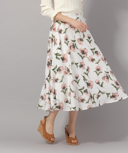Andemiu（アンデミュウ）の「フラワーサーキュラースカート790799（スカート・レディース・ホワイト/ネイビー/グリーン・FREE）」の2枚目の写真
