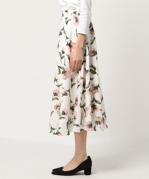 Andemiu（アンデミュウ）の「フラワーサーキュラースカート790799（スカート・レディース・ホワイト/ネイビー/グリーン・FREE）」の7枚目の写真