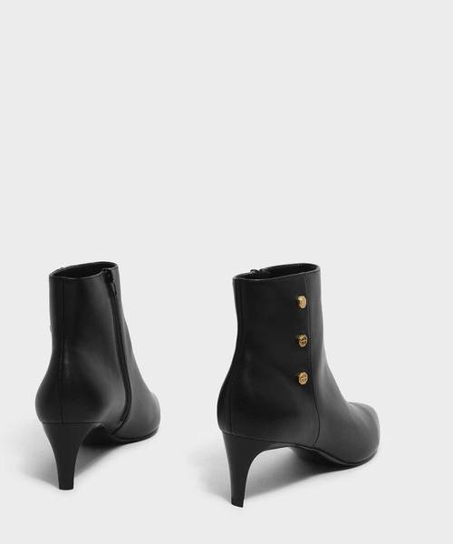 CHARLES & KEITH(チャールズ & キース)の「スクリュースタッズディーテルアンクルブーツ / SCREW STUD DETAIL ANKLE BOOTS(ブーツ・レディース・ホワイト/ブラック/ブラウン・23cm/23.5cm/24.5cm/22.5cm/25cm/25.5cm)」の6枚目の写真