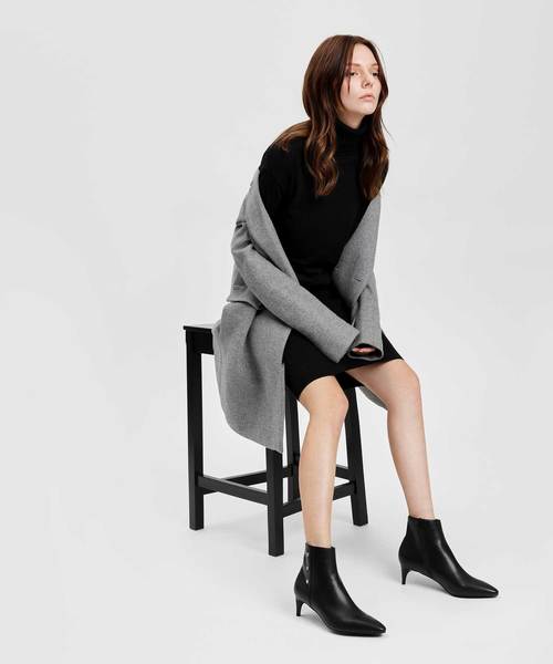 CHARLES & KEITH(チャールズ & キース)の「スクリュースタッズディーテルアンクルブーツ / SCREW STUD DETAIL ANKLE BOOTS(ブーツ・レディース・ホワイト/ブラック/ブラウン・23cm/23.5cm/24.5cm/22.5cm/25cm/25.5cm)」の8枚目の写真
