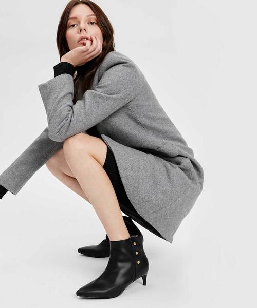 CHARLES & KEITH(チャールズ & キース)の「スクリュースタッズディーテルアンクルブーツ / SCREW STUD DETAIL ANKLE BOOTS(ブーツ・レディース・ホワイト/ブラック/ブラウン・23cm/23.5cm/24.5cm/22.5cm/25cm/25.5cm)」の9枚目の写真