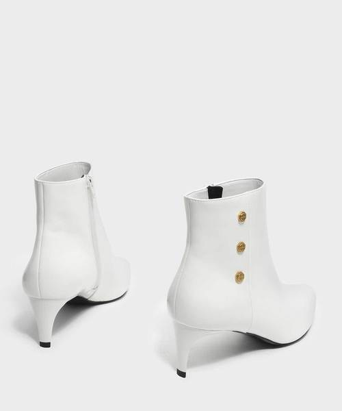 CHARLES & KEITH(チャールズ & キース)の「スクリュースタッズディーテルアンクルブーツ / SCREW STUD DETAIL ANKLE BOOTS(ブーツ・レディース・ホワイト/ブラック/ブラウン・23cm/23.5cm/24.5cm/22.5cm/25cm/25.5cm)」の12枚目の写真