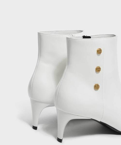CHARLES & KEITH(チャールズ & キース)の「スクリュースタッズディーテルアンクルブーツ / SCREW STUD DETAIL ANKLE BOOTS(ブーツ・レディース・ホワイト/ブラック/ブラウン・23cm/23.5cm/24.5cm/22.5cm/25cm/25.5cm)」の13枚目の写真