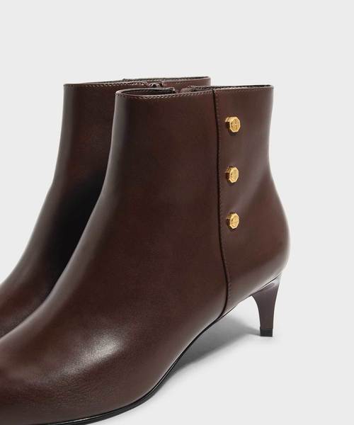 CHARLES & KEITH(チャールズ & キース)の「スクリュースタッズディーテルアンクルブーツ / SCREW STUD DETAIL ANKLE BOOTS(ブーツ・レディース・ホワイト/ブラック/ブラウン・23cm/23.5cm/24.5cm/22.5cm/25cm/25.5cm)」の19枚目の写真