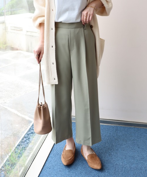 andme(アンドミー)の「きれいめツイル美脚クロップド丈タックワイドパンツ(スラックス・レディース・チャコールグレー/ブラック/ネイビー/オフホワイト/オレンジ系その他/ベージュ系その他/ピンク系その他/ラベンダー/イエロー/フューシャピンク/マスタード/バイオレット/グリーン系その他/グレー系その他/ダークカーキ/モカ/ベージュ系その他2/テラコッタ/ライトカーキ/ブルー/ベージュ系その他3・S/M/L)」の11枚目の写真