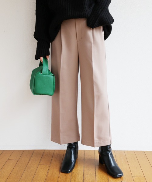 andme(アンドミー)の「きれいめツイル美脚クロップド丈タックワイドパンツ(スラックス・レディース・チャコールグレー/ブラック/ネイビー/オフホワイト/オレンジ系その他/ベージュ系その他/ピンク系その他/ラベンダー/イエロー/フューシャピンク/マスタード/バイオレット/グリーン系その他/グレー系その他/ダークカーキ/モカ/ベージュ系その他2/テラコッタ/ライトカーキ/ブルー/ベージュ系その他3・S/M/L)」の10枚目の写真