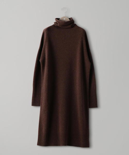 UNITED ARROWS（ユナイテッドアローズ）の「SFL  タートルネック ロング ニットワンピース†（ワンピース・レディース・ダークブラウン/レッド/ブラック/グレー/ベージュ/ネイビー・FREE）」の3枚目の写真