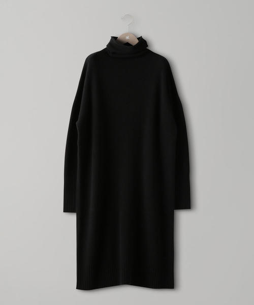 UNITED ARROWS（ユナイテッドアローズ）の「SFL  タートルネック ロング ニットワンピース†（ワンピース・レディース・ダークブラウン/レッド/ブラック/グレー/ベージュ/ネイビー・FREE）」の2枚目の写真