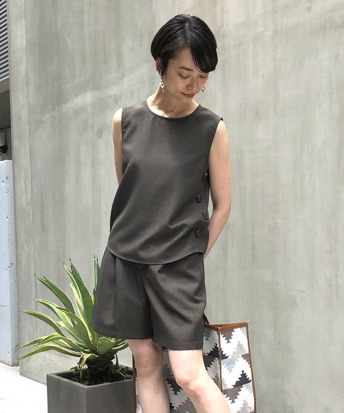 nano・universe(ナノユニバース)の「【WEB限定】ブラウス+ショートパンツ セットアップ(セットアップ)」|カーキ