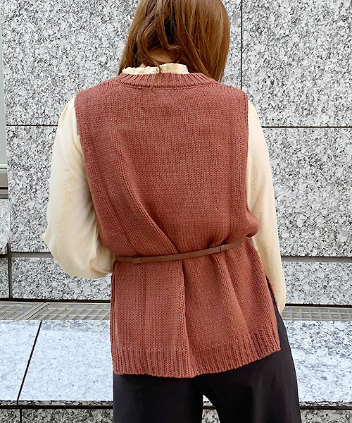 apres jour(アプレジュール)の「手編み風ケーブルニットベスト【ZOZOTOWN限定アイテム】(ニット/セーター・レディース・カーキ/モカ/オレンジ系その他/ライトベージュ/スモークピンク・フリー)」の7枚目の写真