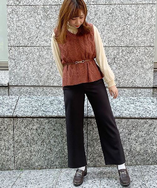 apres jour(アプレジュール)の「手編み風ケーブルニットベスト【ZOZOTOWN限定アイテム】(ニット/セーター・レディース・カーキ/モカ/オレンジ系その他/ライトベージュ/スモークピンク・フリー)」の10枚目の写真