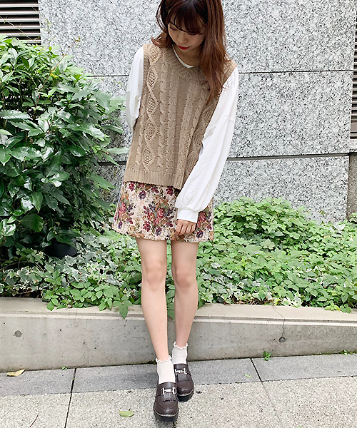 apres jour(アプレジュール)の「手編み風ケーブルニットベスト【ZOZOTOWN限定アイテム】(ニット/セーター・レディース・カーキ/モカ/オレンジ系その他/ライトベージュ/スモークピンク・フリー)」の22枚目の写真