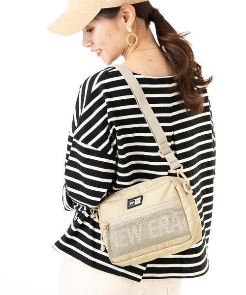 NEW ERA（ニューエラ）の「ニューエラ ショルダーポーチ ラージ 2L NEW ERA（ショルダーバッグ・メンズ・ブラック×イエロー/ダークグレー/ブラック/タイガーカモ/ブラック×ホワイト/ベージュ/ブルー系その他/ブラック系その他/レッド/カーキ/ピンク/ブラック系その他2/パープル/ブルー系その他2/ブラック系その他4/オリーブ/ブラック系その他5/ベージュ系その他/ストーン/ブラック系その他6・FREE）」の11枚目の写真