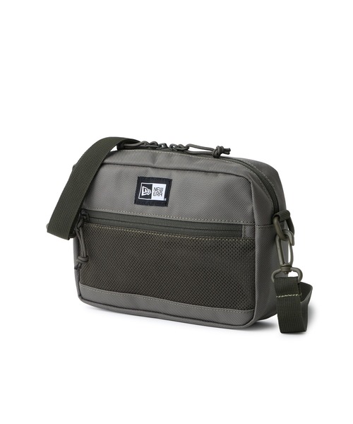 NEW ERA（ニューエラ）の「ニューエラ ショルダーポーチ ラージ 2L NEW ERA（ショルダーバッグ・メンズ・ブラック×イエロー/ダークグレー/ブラック/タイガーカモ/ブラック×ホワイト/ベージュ/ブルー系その他/ブラック系その他/レッド/カーキ/ピンク/ブラック系その他2/パープル/ブルー系その他2/ブラック系その他4/オリーブ/ブラック系その他5/ベージュ系その他/ストーン/ブラック系その他6・FREE）」の14枚目の写真