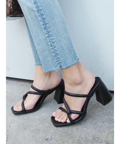 EVRIS（エヴリス）の「CROSSストラップサンダル（サンダル・レディース・ブラック/イエロー/その他1・SMALL/MEDIUM/LARGE）」の2枚目の写真