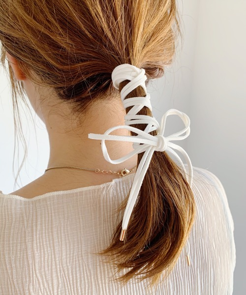 CLEA（クレア）の「スエード 2連 リボン（その他ヘアアクセサリー・レディース・ベージュ/ブラウン/ブラック/カーキ/オリーブ/ライトパープル/グレー/ホワイト・FREE）」の2枚目の写真