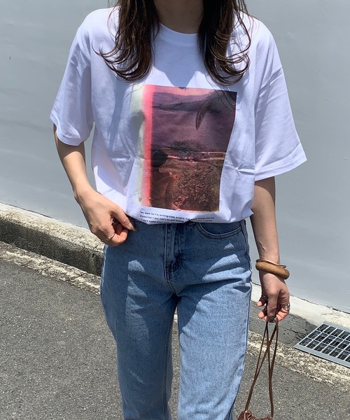 LE MORE（リモア）の「グラフィックフォトTEE（Tシャツ/カットソー・レディース・ホワイト/グレー・FREE）」の2枚目の写真