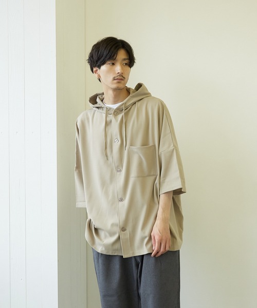 VIBGYOR(ヴィブジョー)の「VIBGYOR Select/薄梨地半袖フードポンチョシャツ(BL)(シャツ/ブラウス・メンズ・ブラック/ミント/ライトベージュ・FREE)」の2枚目の写真