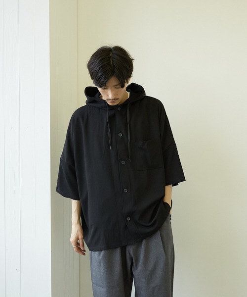 VIBGYOR(ヴィブジョー)の「VIBGYOR Select/薄梨地半袖フードポンチョシャツ(BL)(シャツ/ブラウス・メンズ・ブラック/ミント/ライトベージュ・FREE)」の1枚目の写真