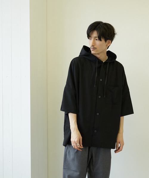VIBGYOR(ヴィブジョー)の「VIBGYOR Select/薄梨地半袖フードポンチョシャツ(BL)(シャツ/ブラウス・メンズ・ブラック/ミント/ライトベージュ・FREE)」の4枚目の写真