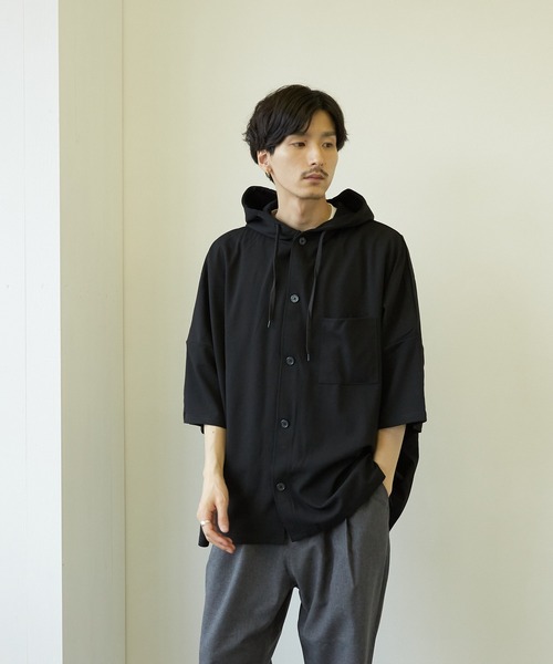 VIBGYOR(ヴィブジョー)の「VIBGYOR Select/薄梨地半袖フードポンチョシャツ(BL)(シャツ/ブラウス・メンズ・ブラック/ミント/ライトベージュ・FREE)」の9枚目の写真