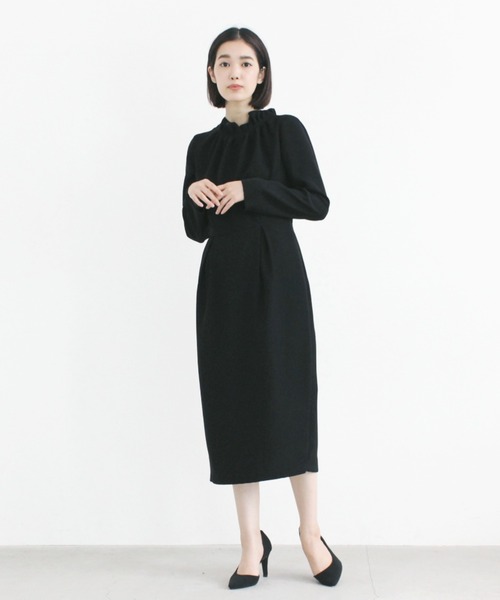 kaene（カエン）の「タックネックコクーンワンピース［ブラック