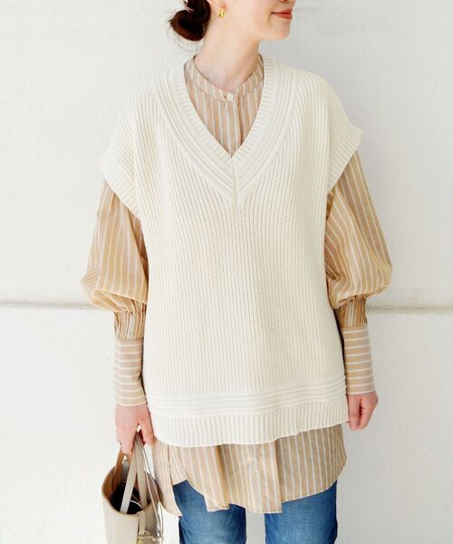 SHIPS(シップス)の「PrimaryNavyLabel:クリケットベスト(ニット/セーター・レディース・ネイビー/ナチュラル・36/38)」の2枚目の写真