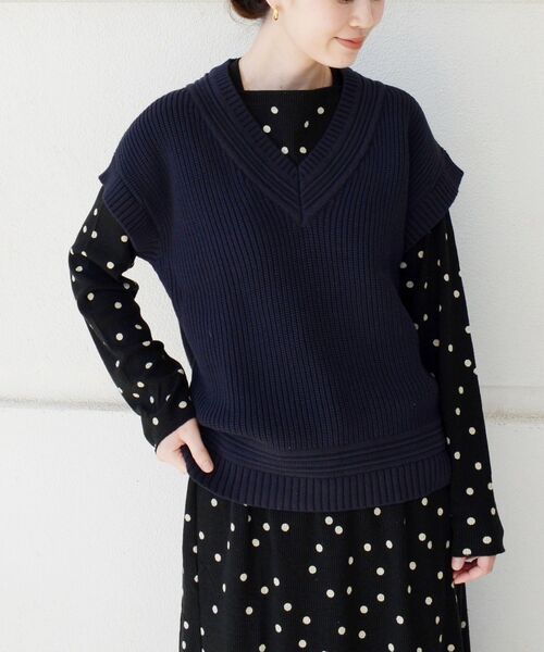 SHIPS(シップス)の「PrimaryNavyLabel:クリケットベスト(ニット/セーター・レディース・ネイビー/ナチュラル・36/38)」の1枚目の写真