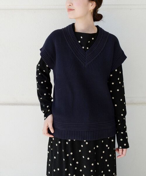 SHIPS(シップス)の「PrimaryNavyLabel:クリケットベスト(ニット/セーター・レディース・ネイビー/ナチュラル・36/38)」の14枚目の写真