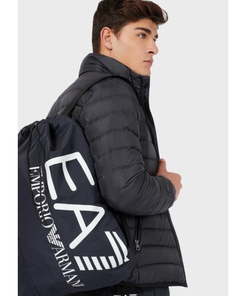 EMPORIO ARMANI EA7(エンポリオアルマーニイーエーセブン)の「【エンポリオ アルマーニ EA7】TRAIN CORE ビッグロゴサック(バックパック/リュック・メンズ・ブルー系その他/ブラック/ネイビー・FREE)」の2枚目の写真
