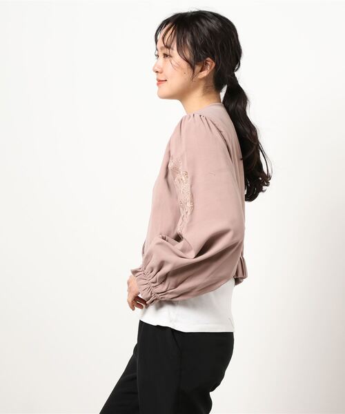 paravion（パラビオン）の「袖刺繍ショートジャケット（ノーカラージャケット・レディース・グレー/ラベンダー/ブルー・ONESIZE）」の4枚目の写真