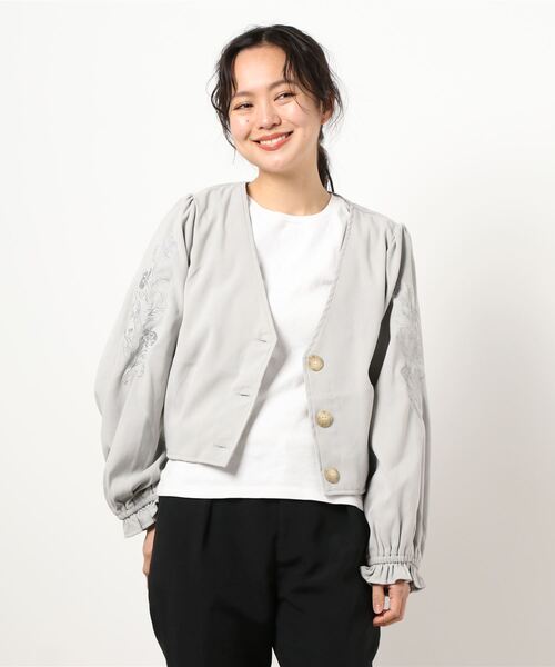 paravion（パラビオン）の「袖刺繍ショートジャケット（ノーカラージャケット・レディース・グレー/ラベンダー/ブルー・ONESIZE）」の9枚目の写真