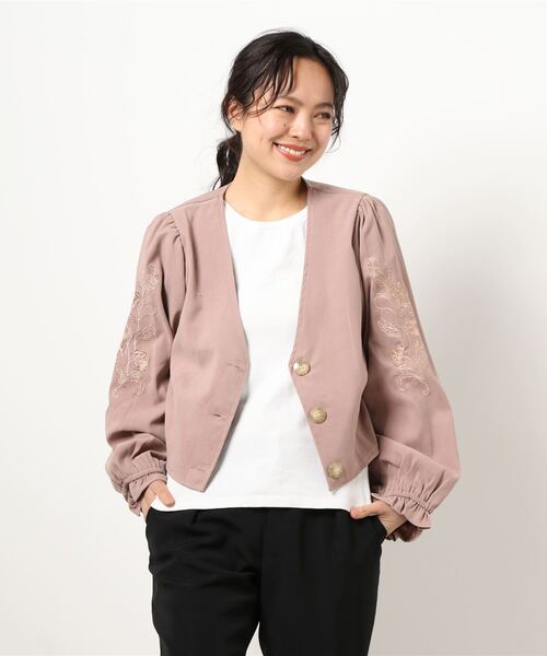 paravion（パラビオン）の「袖刺繍ショートジャケット（ノーカラージャケット・レディース・グレー/ラベンダー/ブルー・ONESIZE）」の6枚目の写真