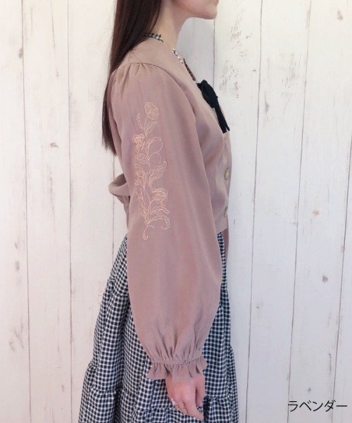 paravion（パラビオン）の「袖刺繍ショートジャケット（ノーカラージャケット・レディース・グレー/ラベンダー/ブルー・ONESIZE）」の8枚目の写真