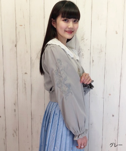 paravion（パラビオン）の「袖刺繍ショートジャケット（ノーカラージャケット・レディース・グレー/ラベンダー/ブルー・ONESIZE）」の11枚目の写真