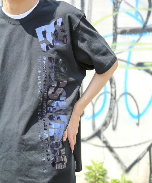 DC SHOES(ディーシーシューズ)の「21 20S BASIC VERTICA/DC半袖ロゴTシャツ(Tシャツ/カットソー・メンズ・ブラック系その他3/ブラック系その他2/ブラック×ホワイト/ホワイト×ブラック/ブラック/ホワイト・MEDIUM/LARGE/X-LARGE/XX-LARGE)」の5枚目の写真