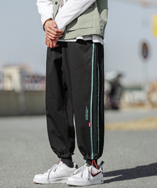 Ressaca(レサーカ)の「サイドラインジョガーパンツ(その他パンツ・メンズ・ホワイト/ブラック・M/L/XL/XXL)」の1枚目の写真