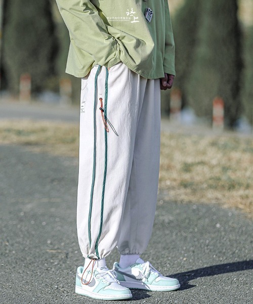 Ressaca(レサーカ)の「サイドラインジョガーパンツ(その他パンツ・メンズ・ホワイト/ブラック・M/L/XL/XXL)」の3枚目の写真