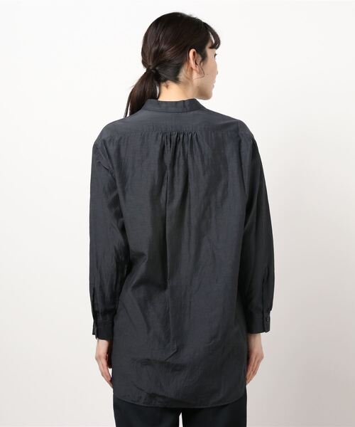 nitca（ニトカ）の「CU/C/LIローン　液流染バンドカラーシャツ（シャツ/ブラウス・レディース・チャコールグレー/ホワイト・FREE）」の4枚目の写真