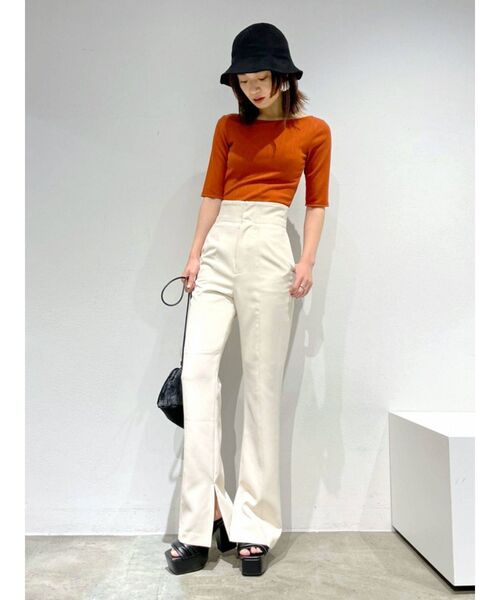 EMODA(エモダ)の「バックオープンミニマルTシャツ(Tシャツ/カットソー・レディース・ホワイト/ブラック/グリーン/オレンジ・FREE)」の7枚目の写真