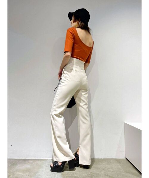 EMODA(エモダ)の「バックオープンミニマルTシャツ(Tシャツ/カットソー・レディース・ホワイト/ブラック/グリーン/オレンジ・FREE)」の8枚目の写真