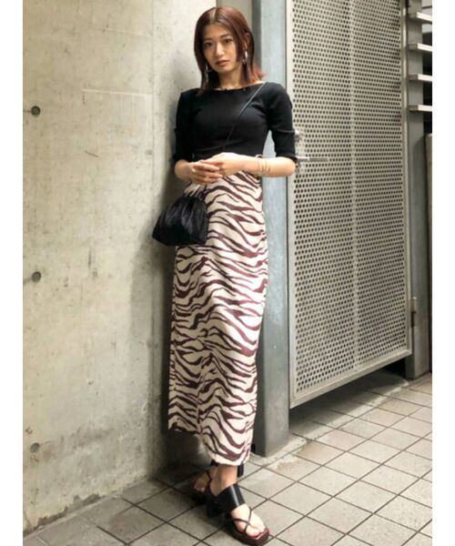 EMODA(エモダ)の「バックオープンミニマルTシャツ(Tシャツ/カットソー・レディース・ホワイト/ブラック/グリーン/オレンジ・FREE)」の12枚目の写真