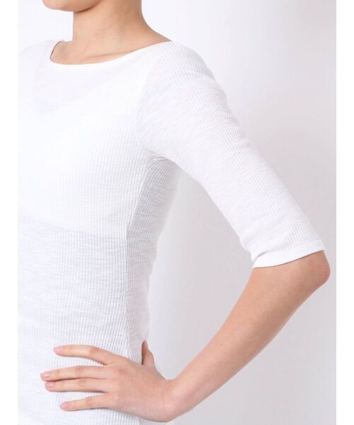 EMODA(エモダ)の「バックオープンミニマルTシャツ(Tシャツ/カットソー・レディース・ホワイト/ブラック/グリーン/オレンジ・FREE)」の18枚目の写真