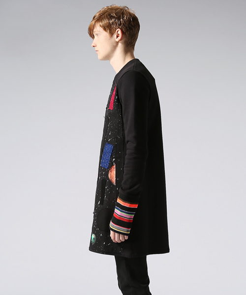 RAF SIMONS（ラフシモンズ）の「Long sweater w / patches & striped ribbing（スウェット・メンズ・ブラック・SMALL/MEDIUM）」の2枚目の写真