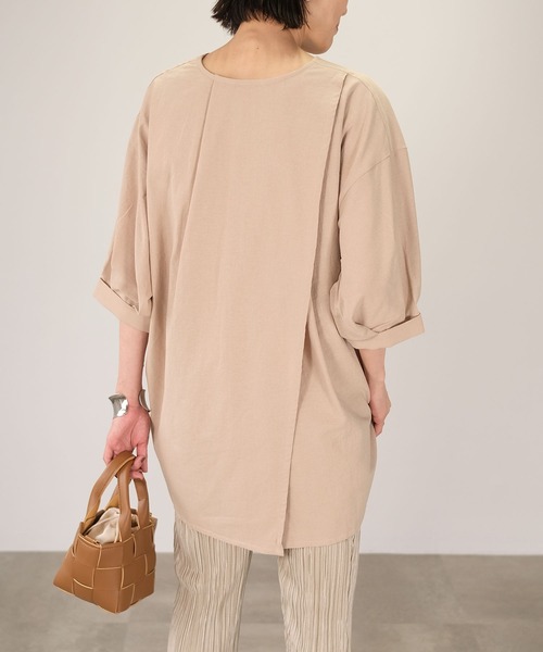 ANDJ(アンドジェイ)の「リネンタッチキーネックカシュクールチュニック(シャツ/ブラウス・レディース・アイボリー/マスタード/ライトベージュ・M)」の2枚目の写真