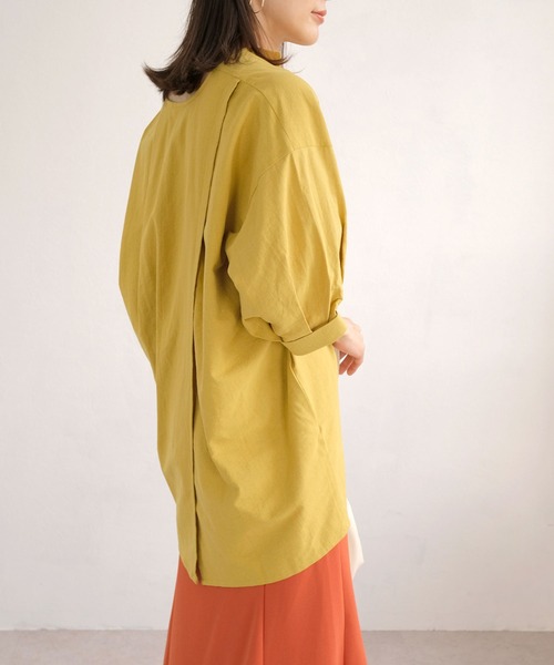 ANDJ(アンドジェイ)の「リネンタッチキーネックカシュクールチュニック(シャツ/ブラウス・レディース・アイボリー/マスタード/ライトベージュ・M)」の3枚目の写真