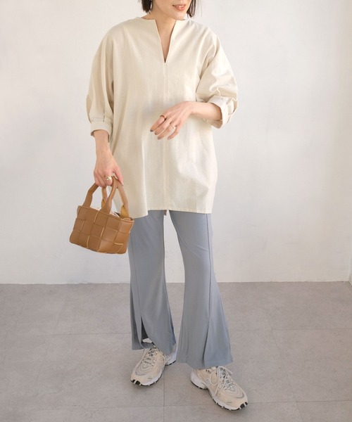 ANDJ(アンドジェイ)の「リネンタッチキーネックカシュクールチュニック(シャツ/ブラウス・レディース・アイボリー/マスタード/ライトベージュ・M)」の11枚目の写真