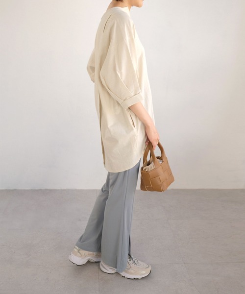 ANDJ(アンドジェイ)の「リネンタッチキーネックカシュクールチュニック(シャツ/ブラウス・レディース・アイボリー/マスタード/ライトベージュ・M)」の13枚目の写真