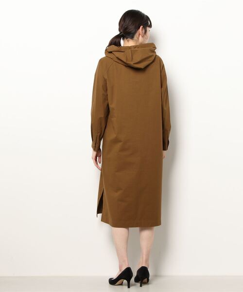 Lene（レネ）の「High Count Twill　フードワンピース 《early spring》（ワンピース・レディース・ブラック/ベージュ/カーキ・FREE）」の4枚目の写真